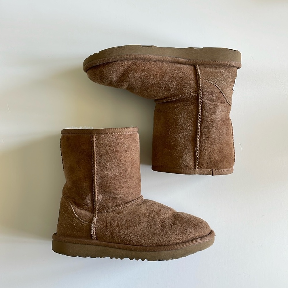Children’s UGG Classic II Boot Size 3 Chestnut
